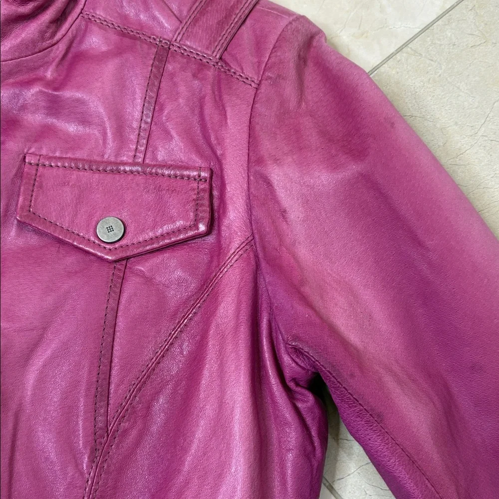 ⭐️ Danier Fuchsia Leather Jacket- size medium - Picture 9 of 12